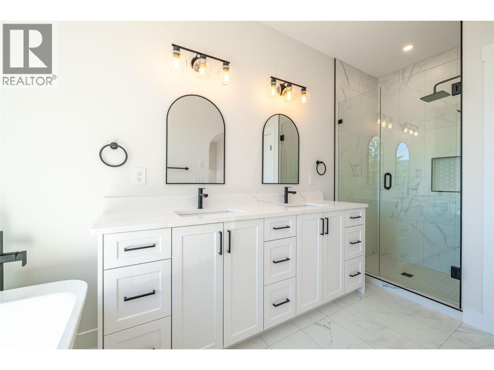 7863 Boulter Road, Vernon, BC - Indoor Photo Showing Bathroom