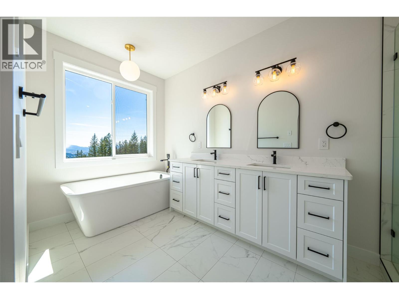 7863 Boulter Road, Vernon, BC - Indoor Photo Showing Bathroom