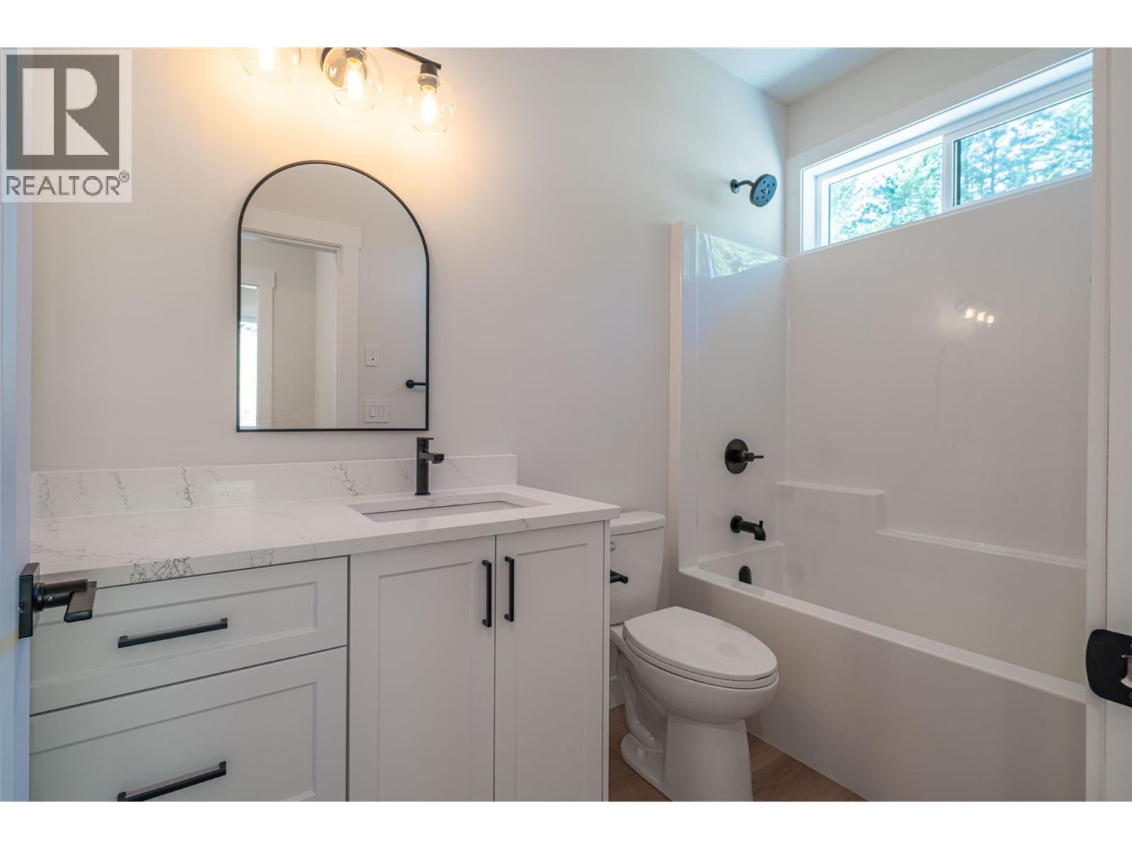7863 Boulter Road, Vernon, BC - Indoor Photo Showing Bathroom