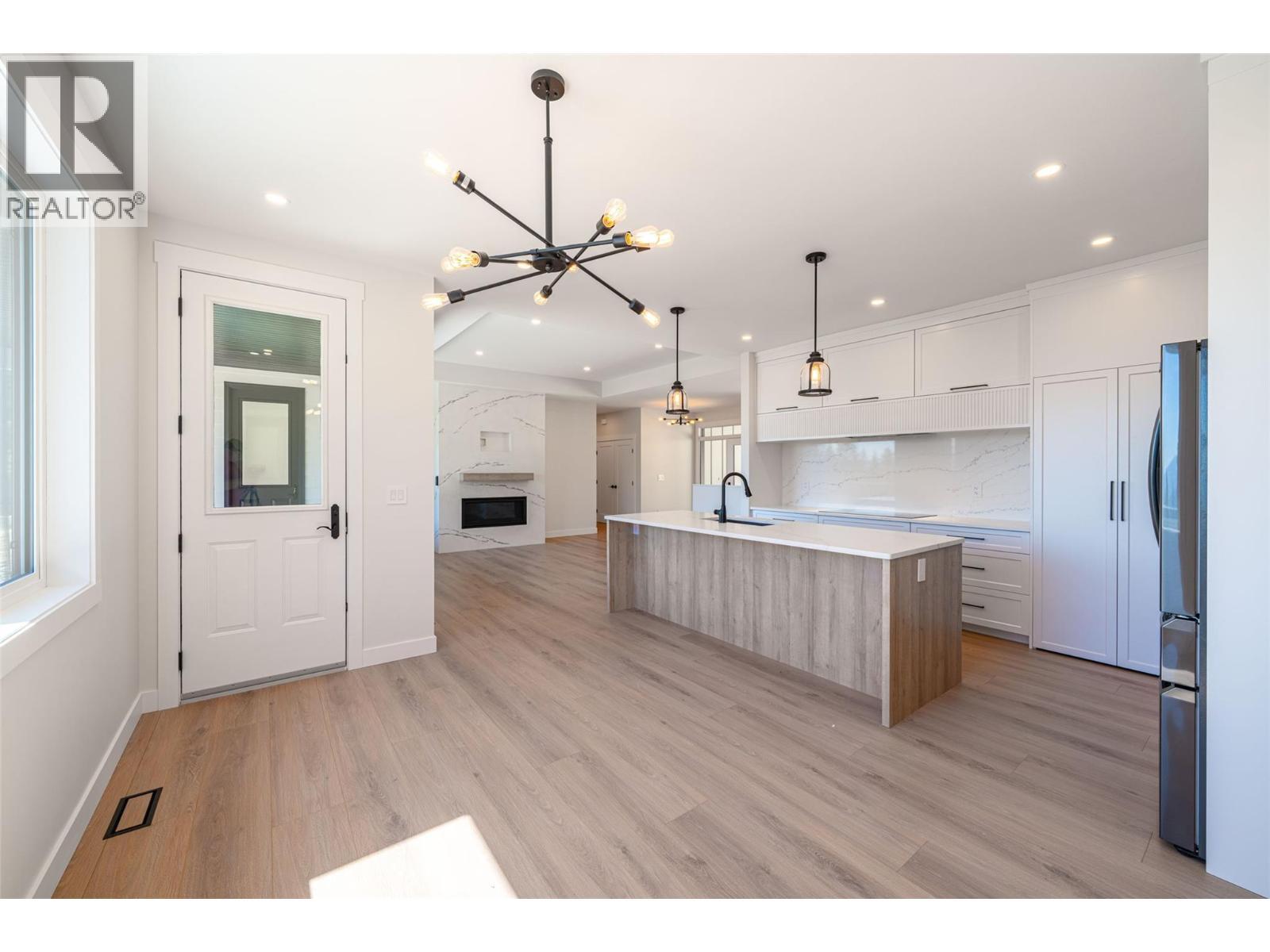 7863 Boulter Road, Vernon, BC - Indoor Photo Showing Kitchen With Upgraded Kitchen