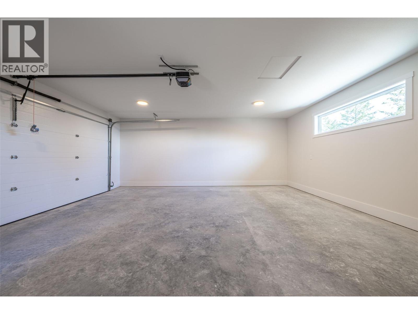 7863 Boulter Road, Vernon, BC - Indoor Photo Showing Garage