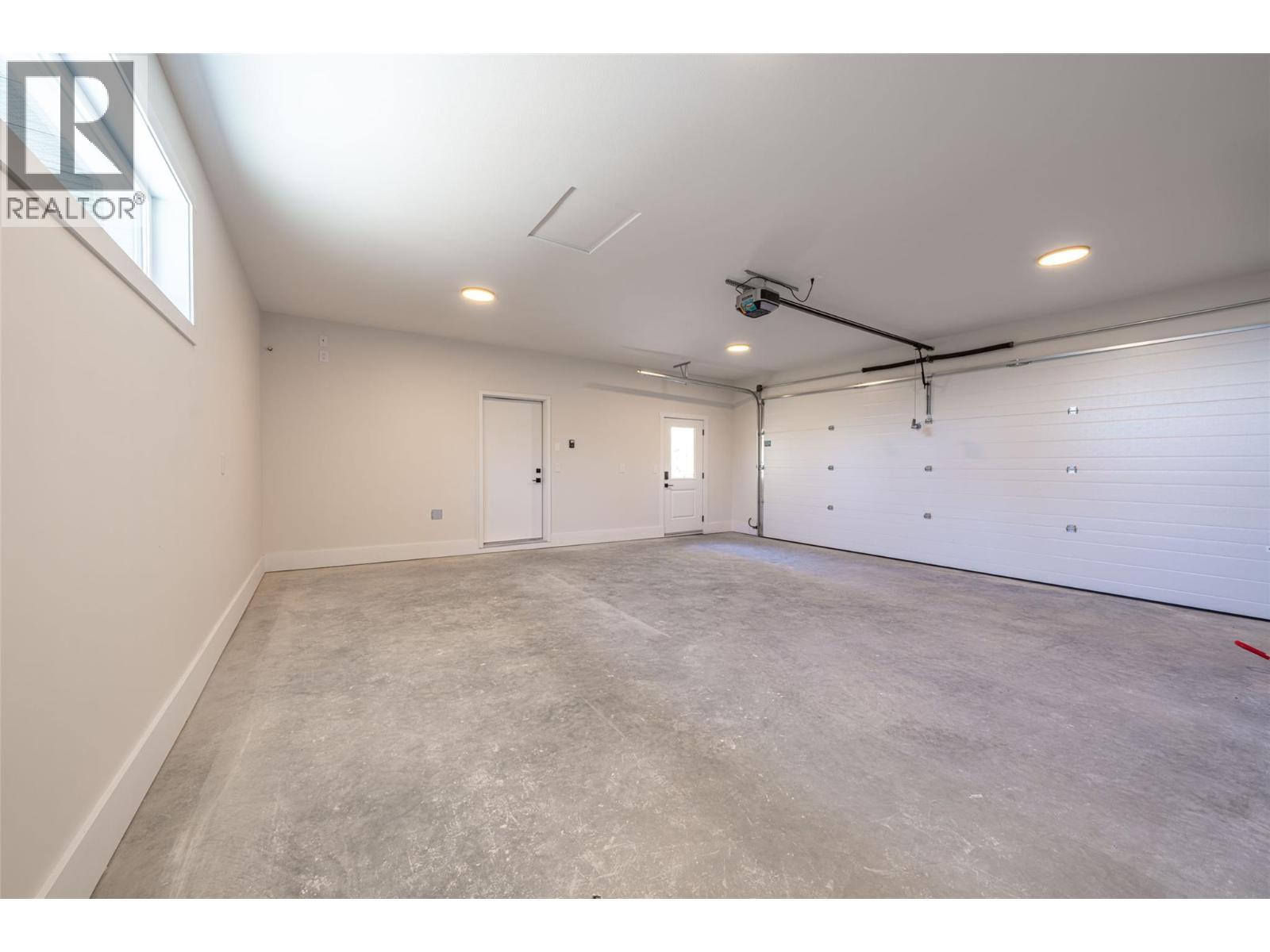 7863 Boulter Road, Vernon, BC - Indoor Photo Showing Garage
