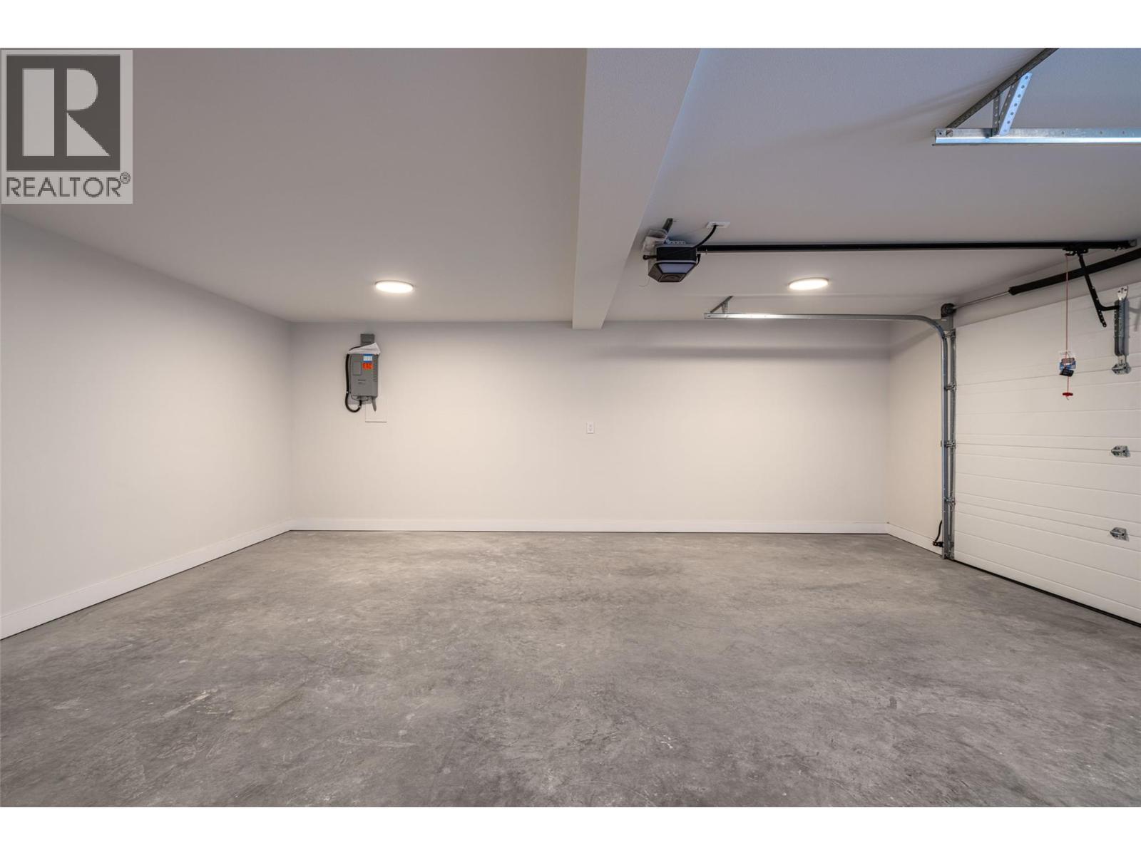 7863 Boulter Road, Vernon, BC - Indoor Photo Showing Garage