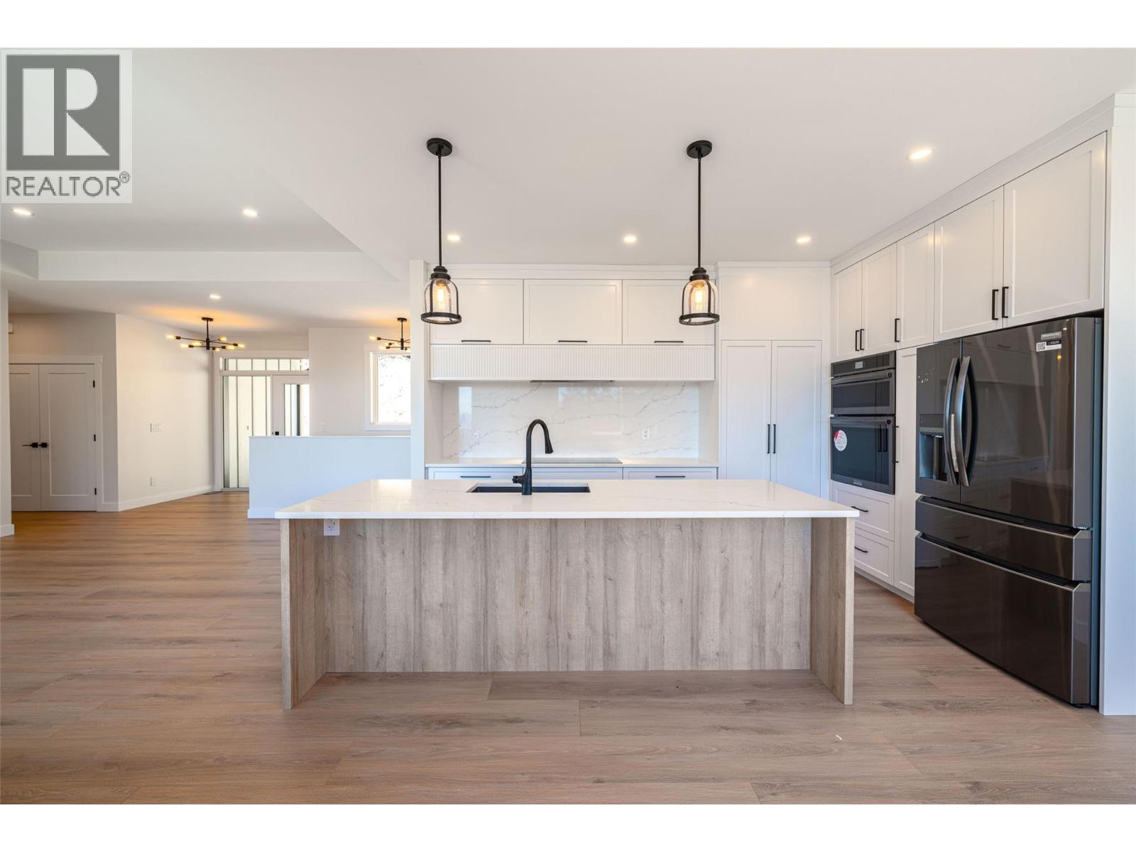 7863 Boulter Road, Vernon, BC - Indoor Photo Showing Kitchen With Upgraded Kitchen