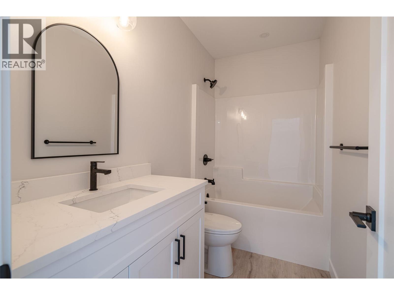 7863 Boulter Road, Vernon, BC - Indoor Photo Showing Bathroom