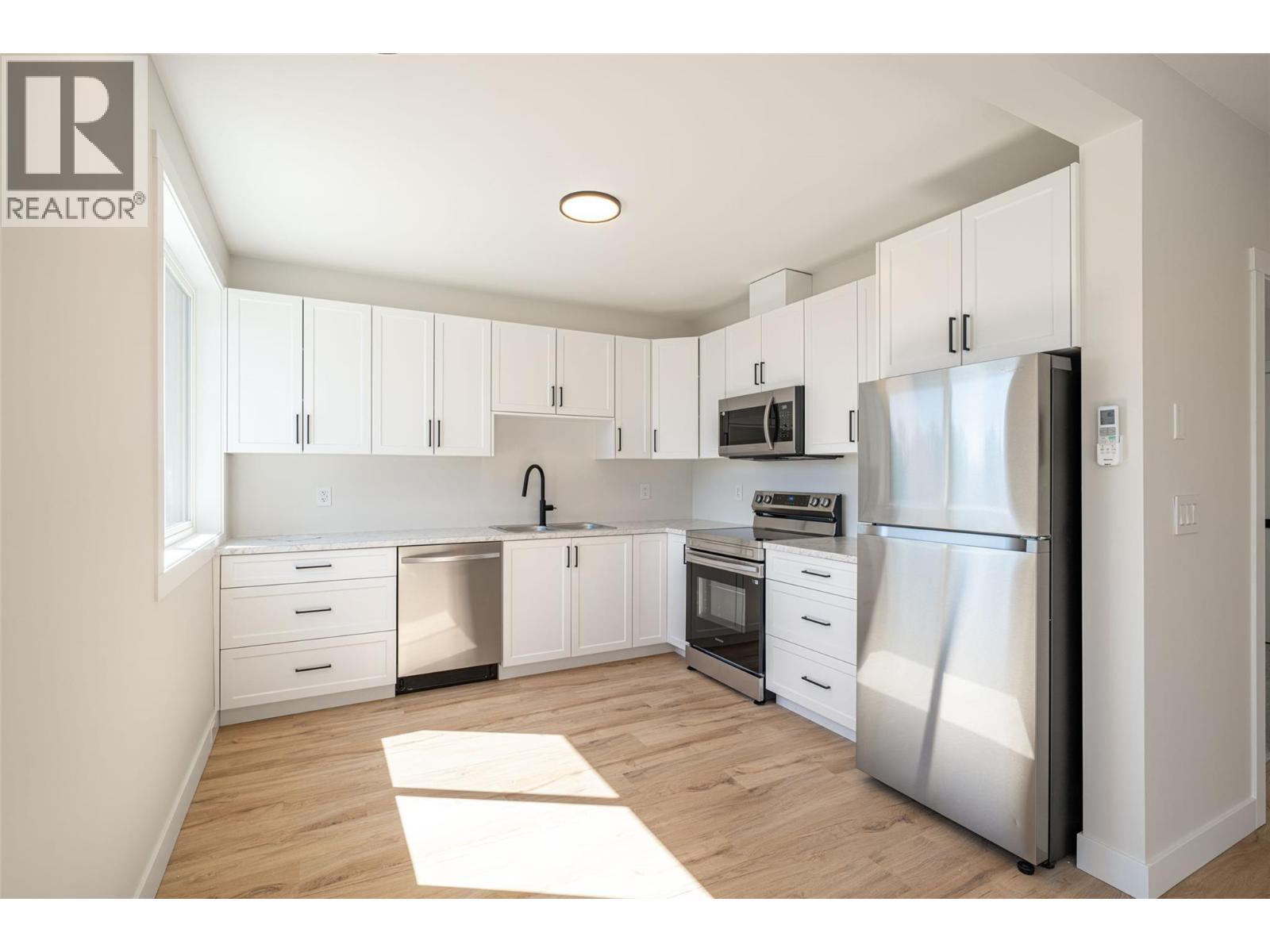 7863 Boulter Road, Vernon, BC - Indoor Photo Showing Kitchen