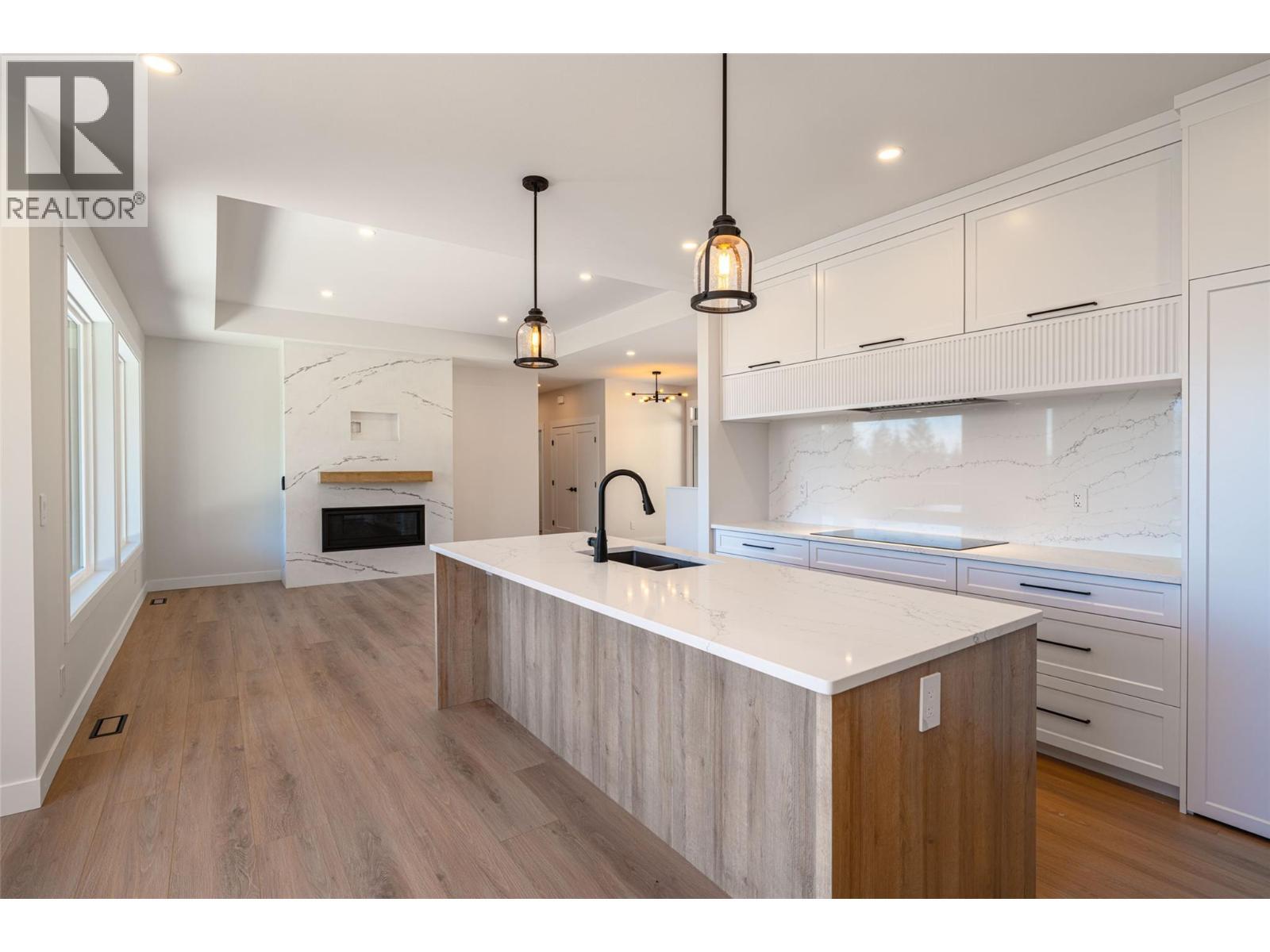 7863 Boulter Road, Vernon, BC - Indoor Photo Showing Kitchen With Upgraded Kitchen