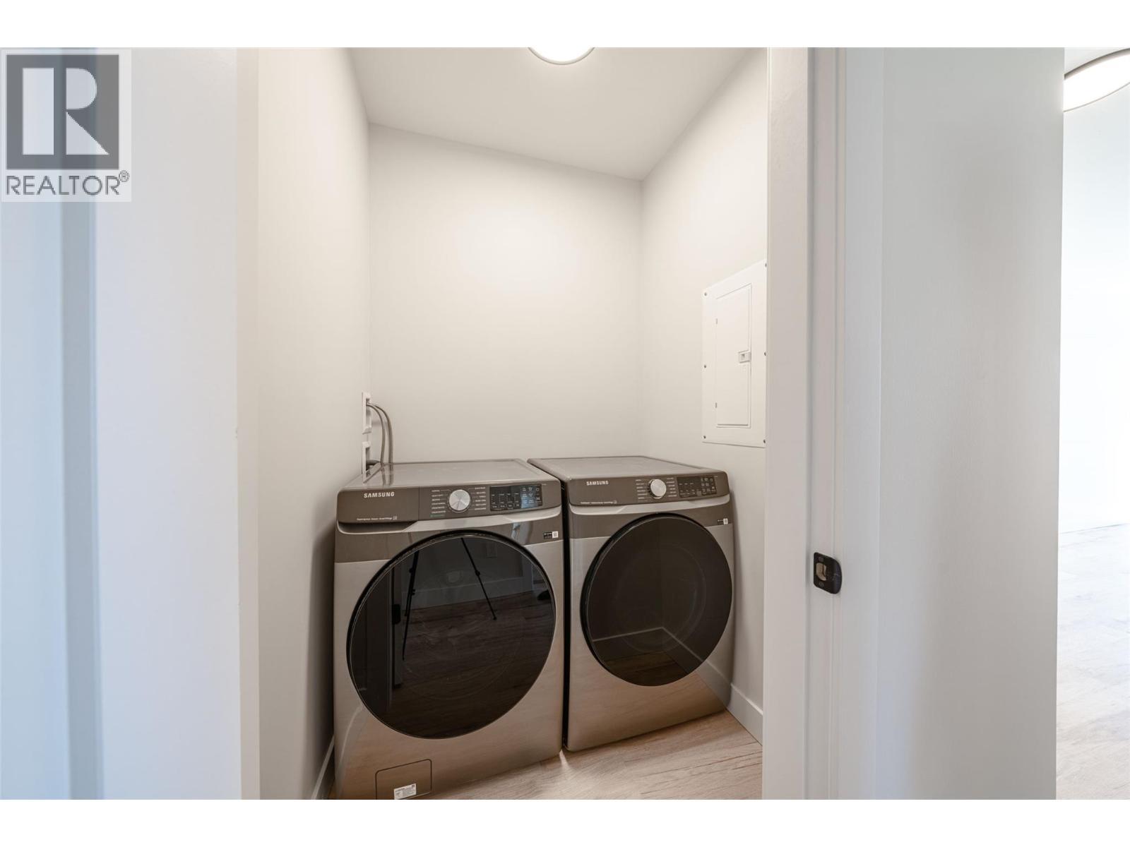 7863 Boulter Road, Vernon, BC - Indoor Photo Showing Laundry Room