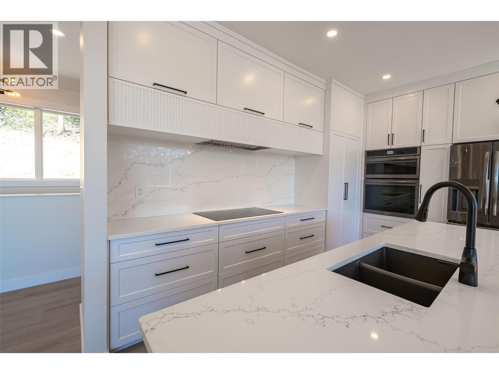 7863 Boulter Road, Vernon, BC - Indoor Photo Showing Kitchen With Double Sink