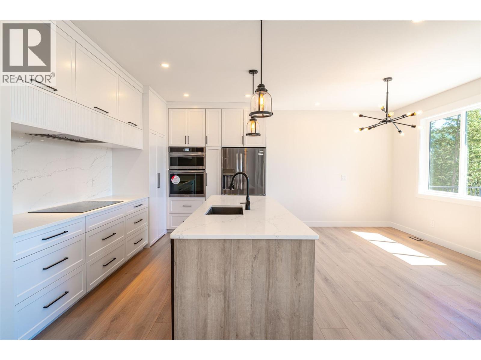 7863 Boulter Road, Vernon, BC - Indoor Photo Showing Kitchen With Upgraded Kitchen