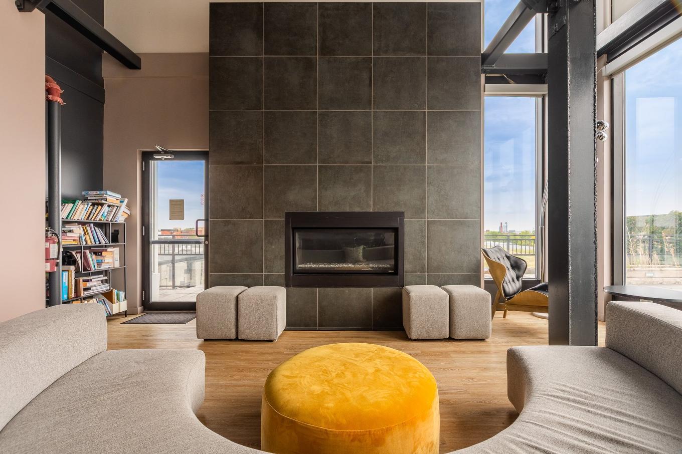 Salle communautaire - 674-855 Rue Irène, Montréal (Le Sud-Ouest), QC - Indoor Photo Showing Living Room With Fireplace