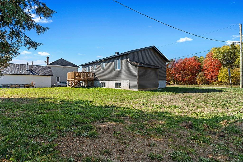 Backyard - 34 Rue Centre, Shawville, QC - Outdoor