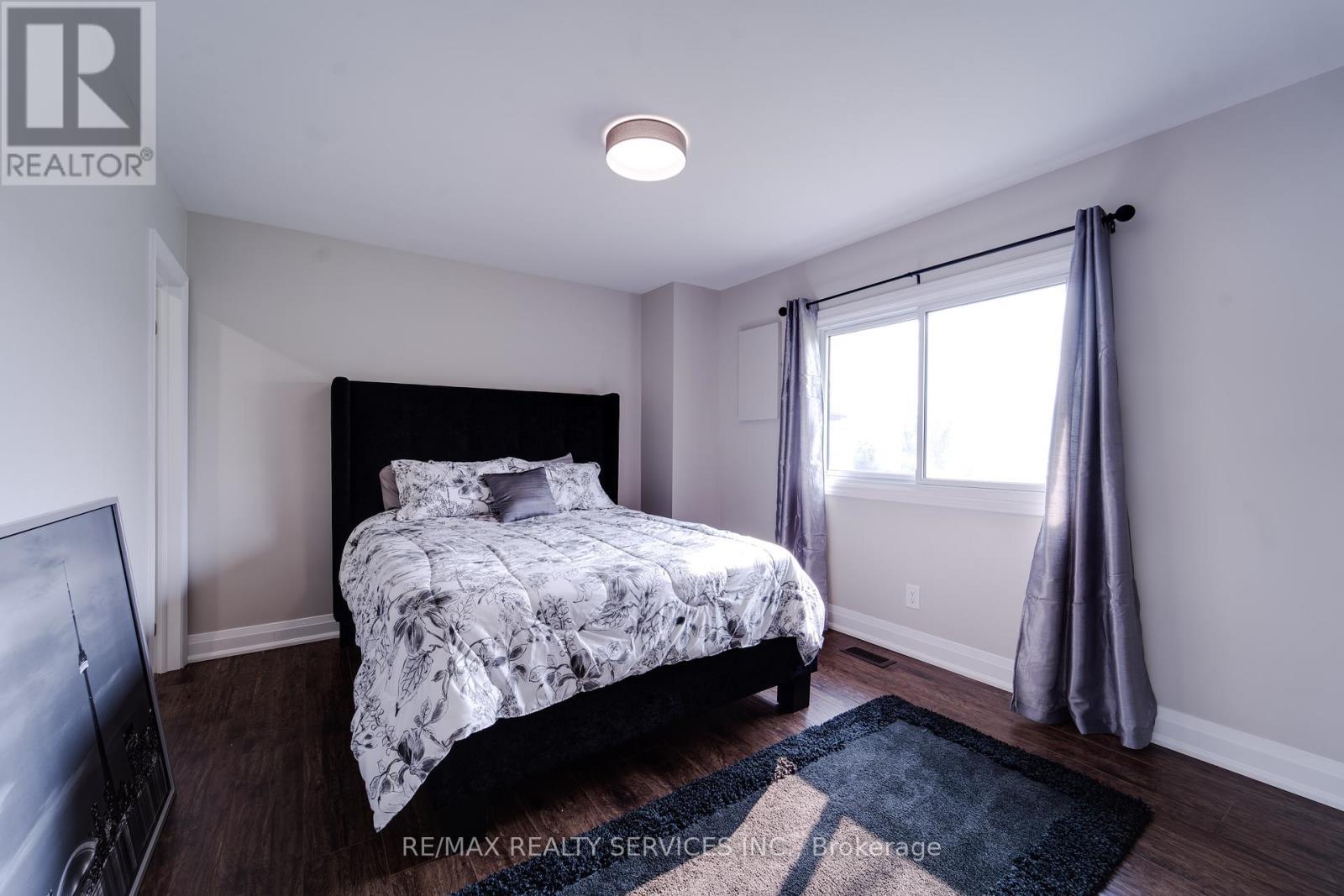 885 Glen Cedar Drive, Selwyn, ON - Indoor Photo Showing Bedroom