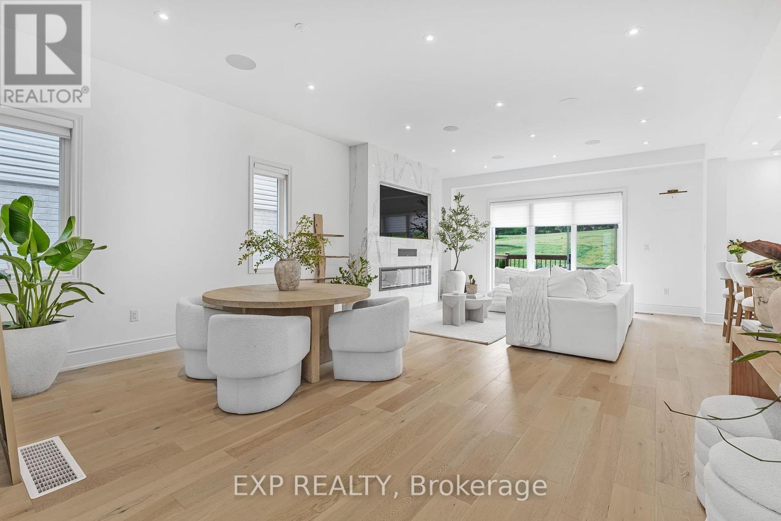 3978 Highland Park Drive, Lincoln, ON - Indoor Photo Showing Living Room