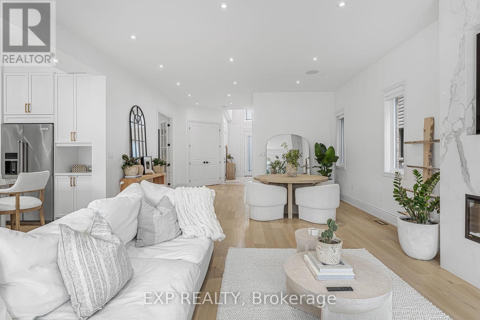3978 Highland Park Drive, Lincoln, ON - Indoor Photo Showing Living Room