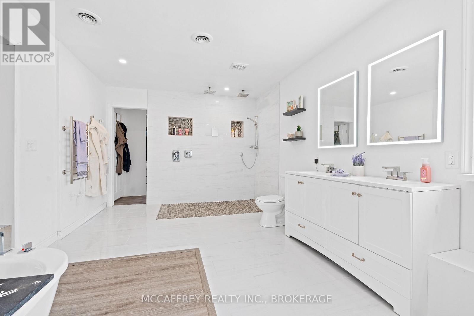 137 Thomas Street W, Greater Napanee (Greater Napanee), ON - Indoor Photo Showing Bathroom