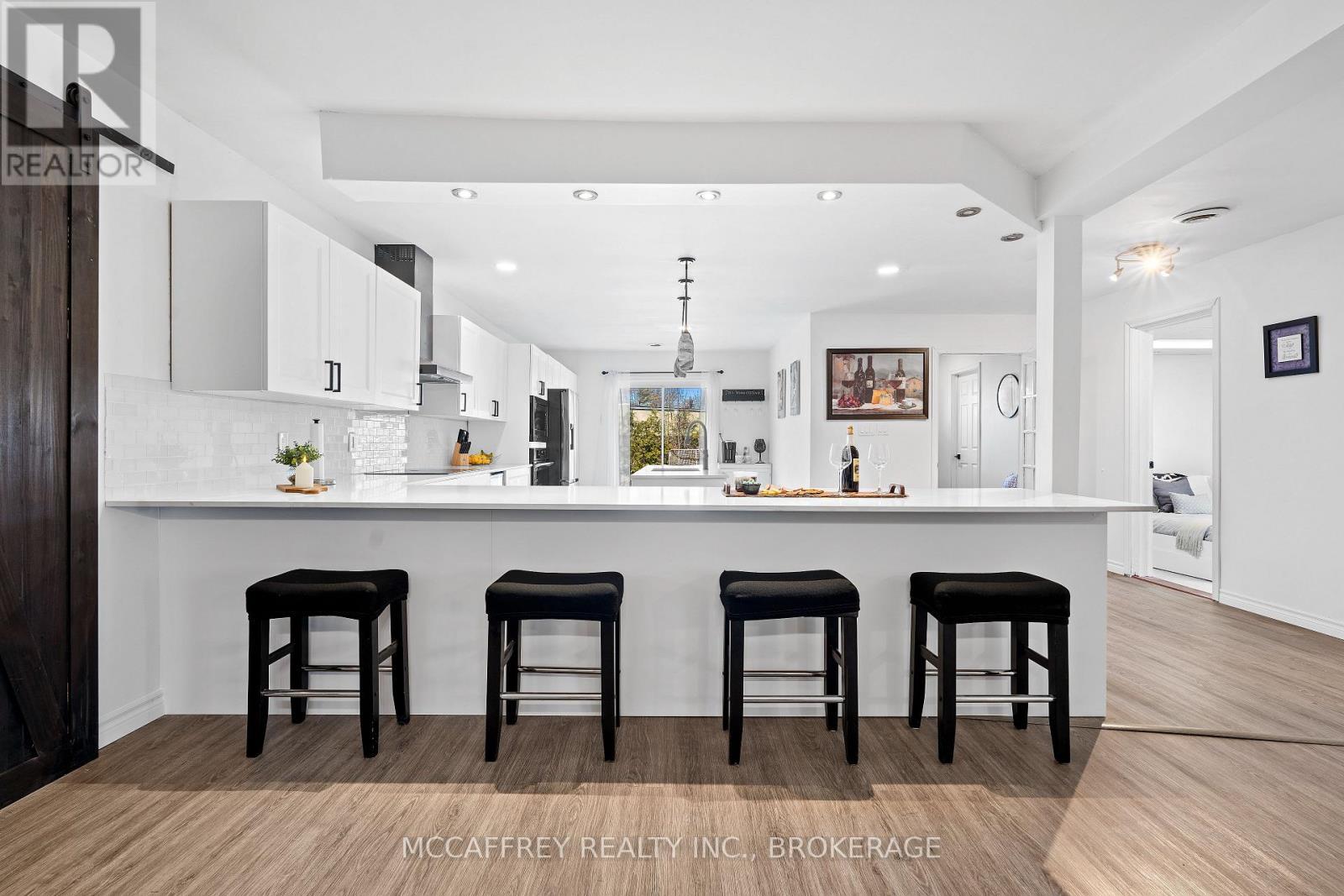 137 Thomas Street W, Greater Napanee (Greater Napanee), ON - Indoor Photo Showing Kitchen With Upgraded Kitchen