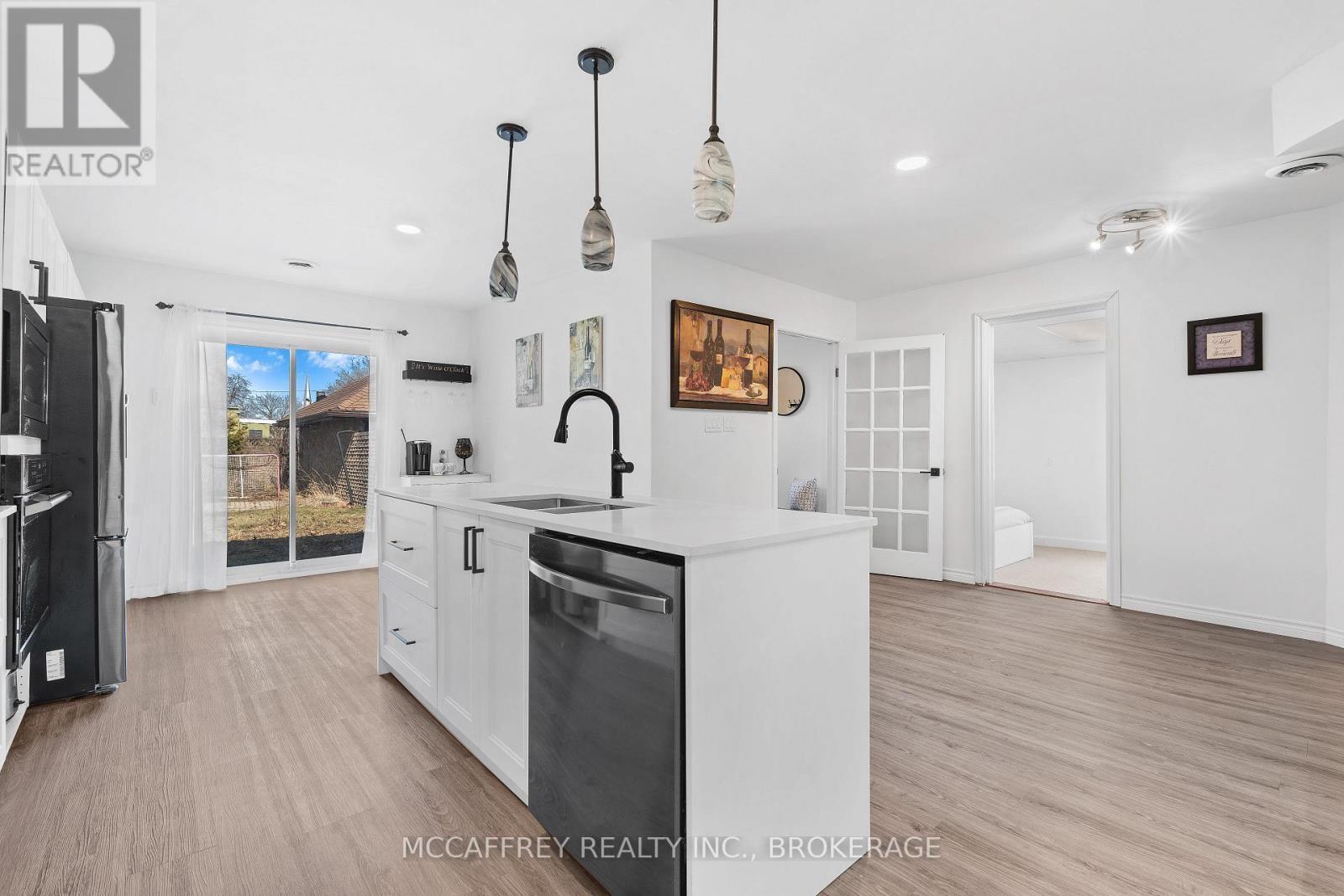 137 Thomas Street W, Greater Napanee (Greater Napanee), ON - Indoor Photo Showing Kitchen