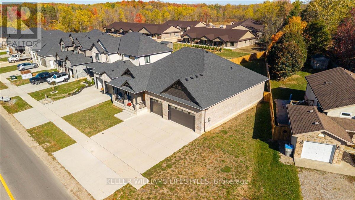 92 Queen Street, North Middlesex (Ailsa Craig), ON - Outdoor