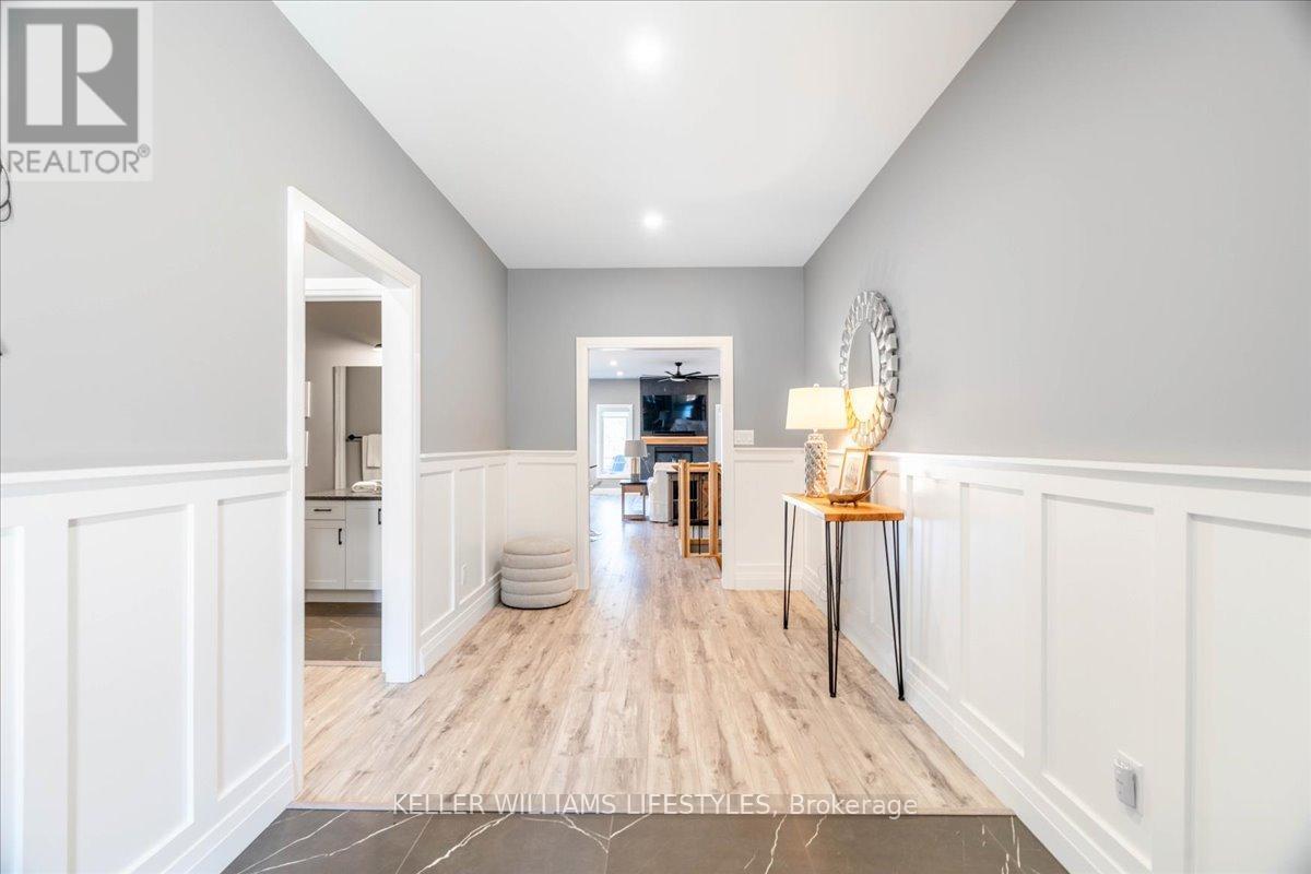 92 Queen Street, North Middlesex (Ailsa Craig), ON - Indoor Photo Showing Other Room