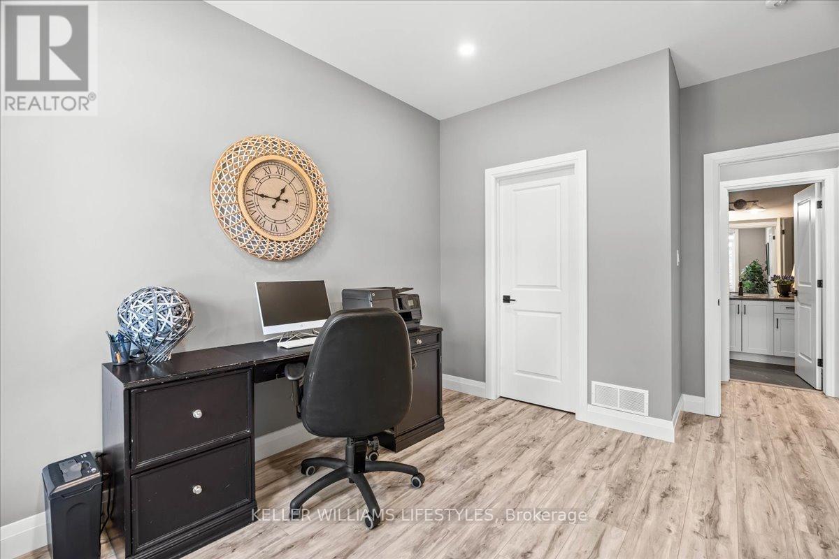 92 Queen Street, North Middlesex (Ailsa Craig), ON - Indoor