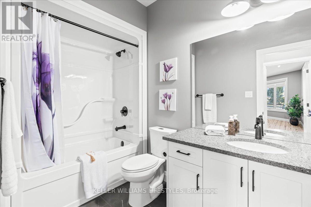 92 Queen Street, North Middlesex (Ailsa Craig), ON - Indoor Photo Showing Bathroom