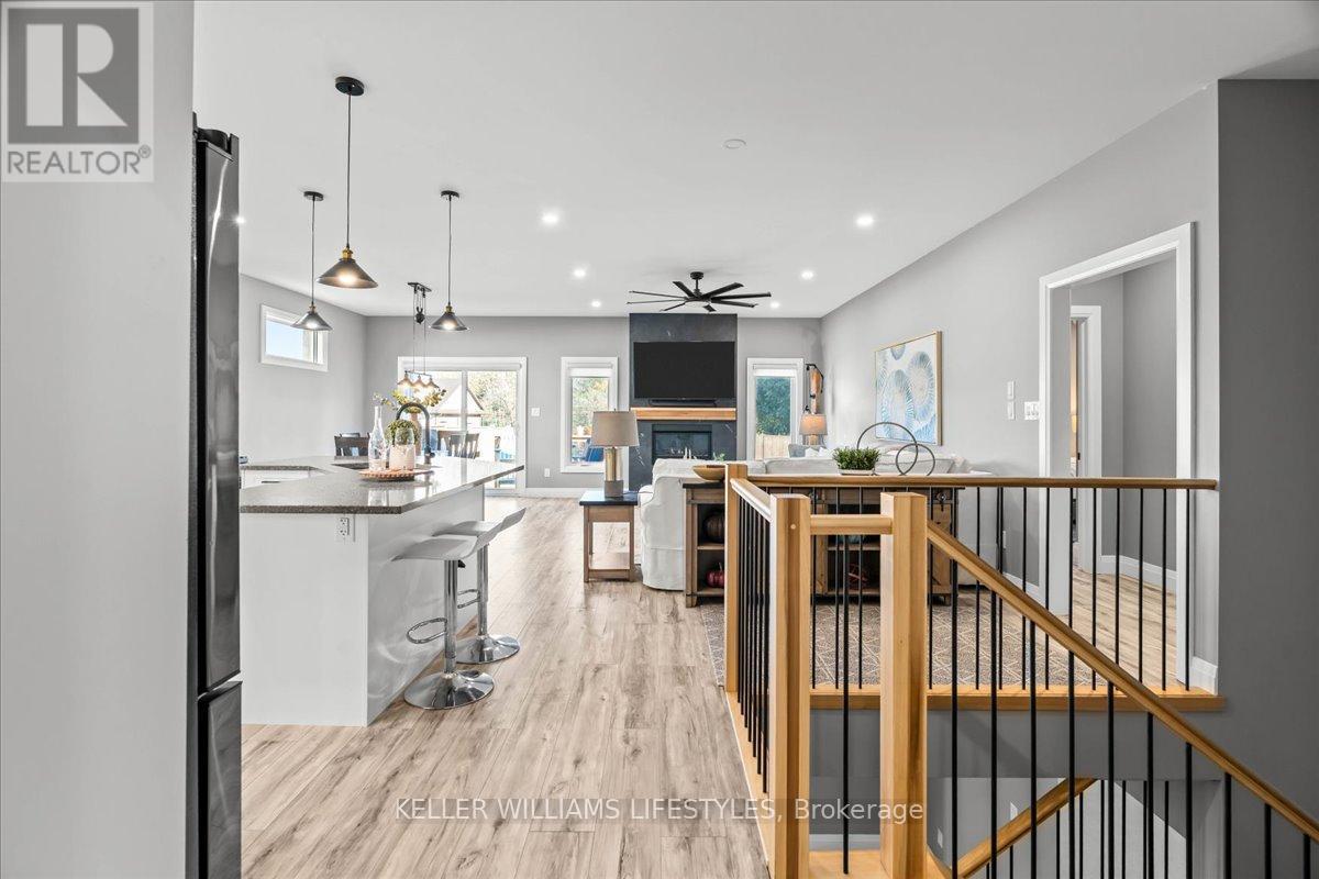 92 Queen Street, North Middlesex (Ailsa Craig), ON - Indoor