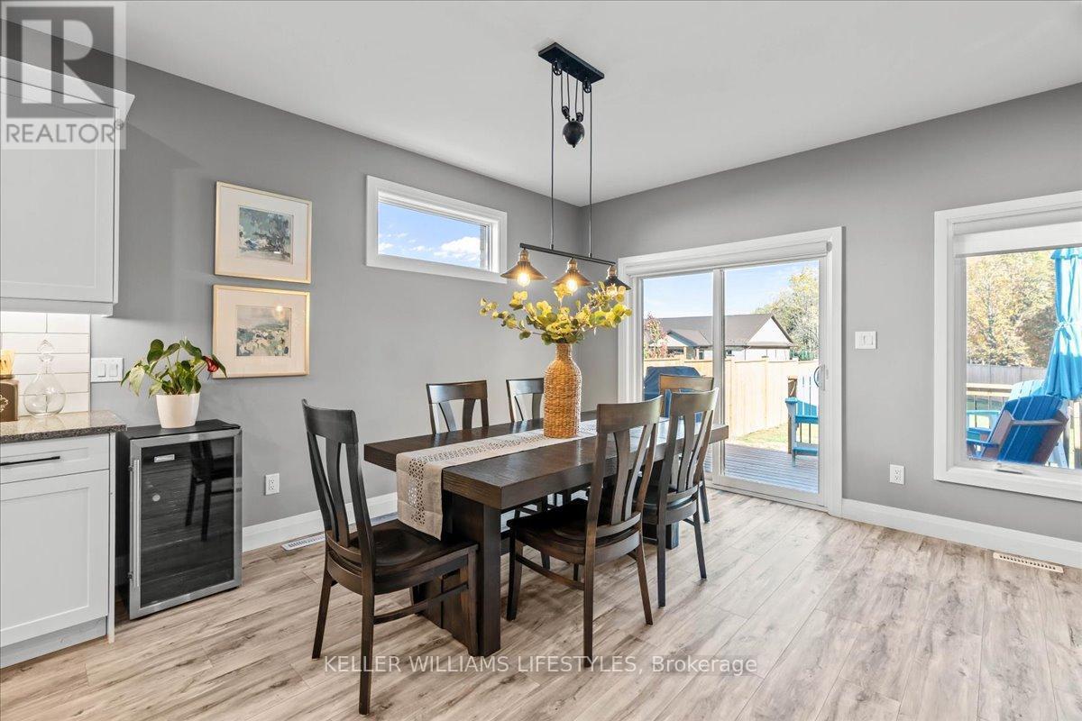 92 Queen Street, North Middlesex (Ailsa Craig), ON - Indoor Photo Showing Dining Room