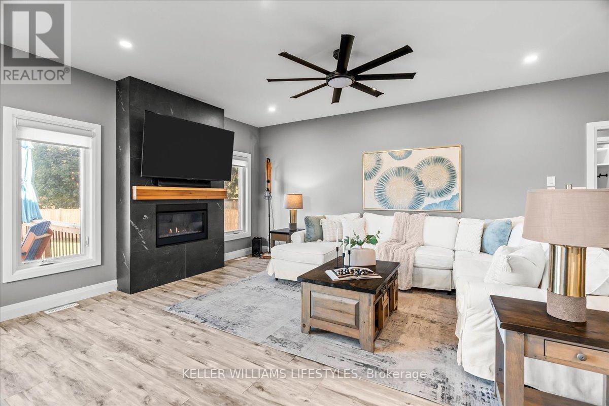 92 Queen Street, North Middlesex (Ailsa Craig), ON - Indoor Photo Showing Living Room With Fireplace