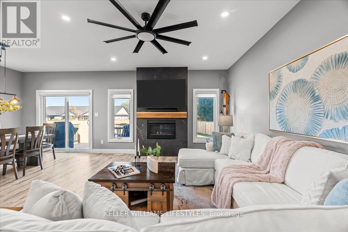 92 Queen Street, North Middlesex (Ailsa Craig), ON - Indoor Photo Showing Living Room With Fireplace