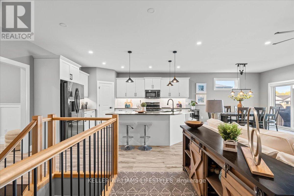 92 Queen Street, North Middlesex (Ailsa Craig), ON - Indoor