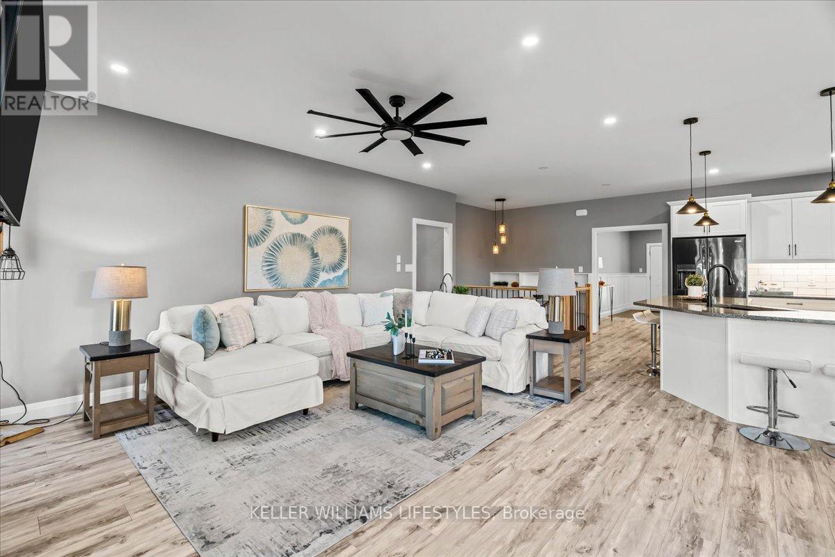 92 Queen Street, North Middlesex (Ailsa Craig), ON - Indoor