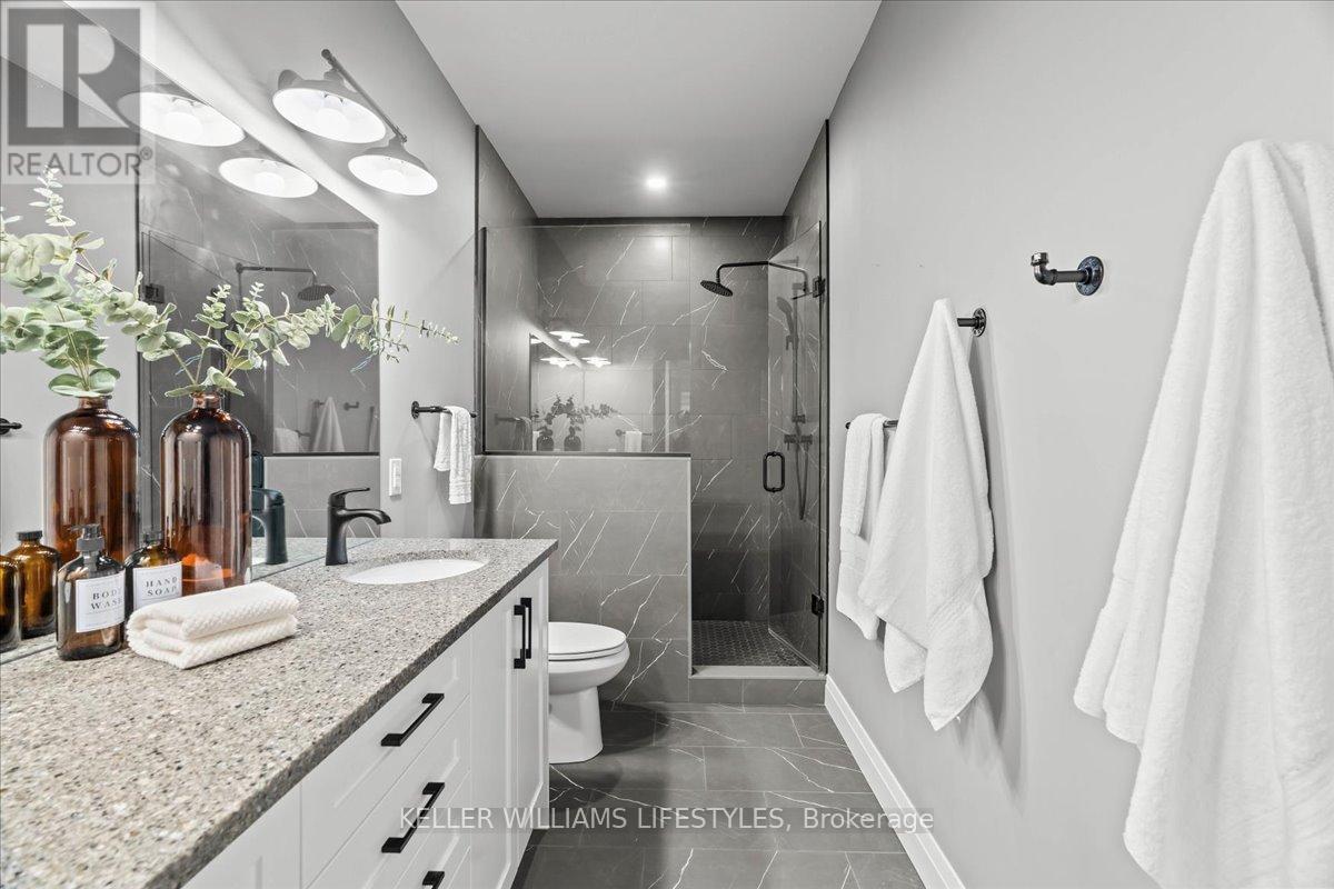 92 Queen Street, North Middlesex (Ailsa Craig), ON - Indoor Photo Showing Bathroom