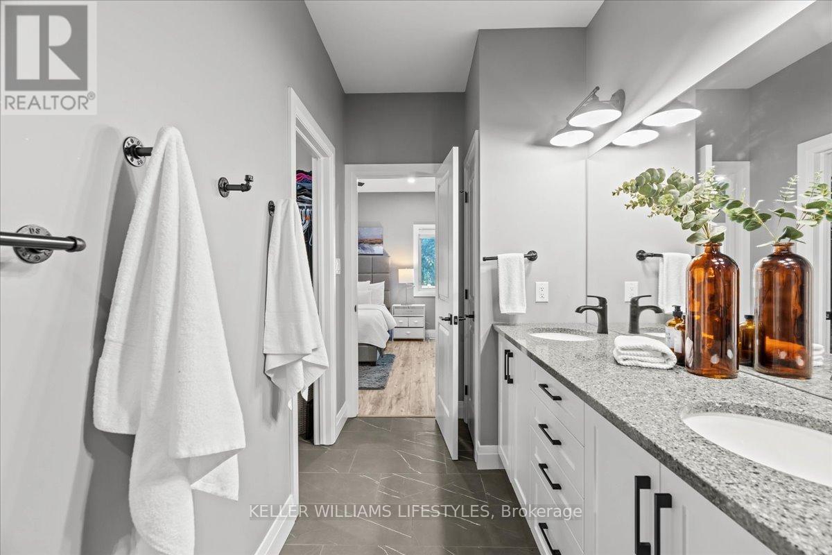 92 Queen Street, North Middlesex (Ailsa Craig), ON - Indoor Photo Showing Bathroom