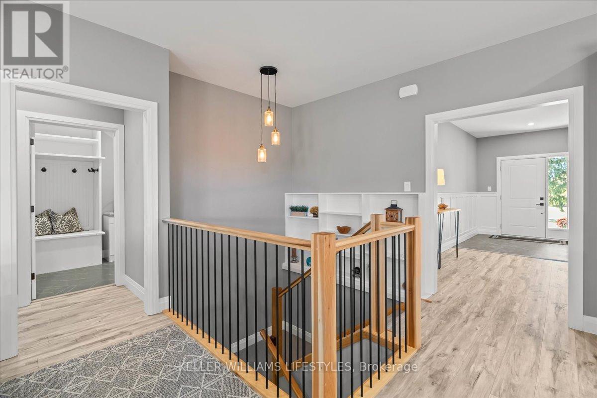 92 Queen Street, North Middlesex (Ailsa Craig), ON - Indoor Photo Showing Other Room