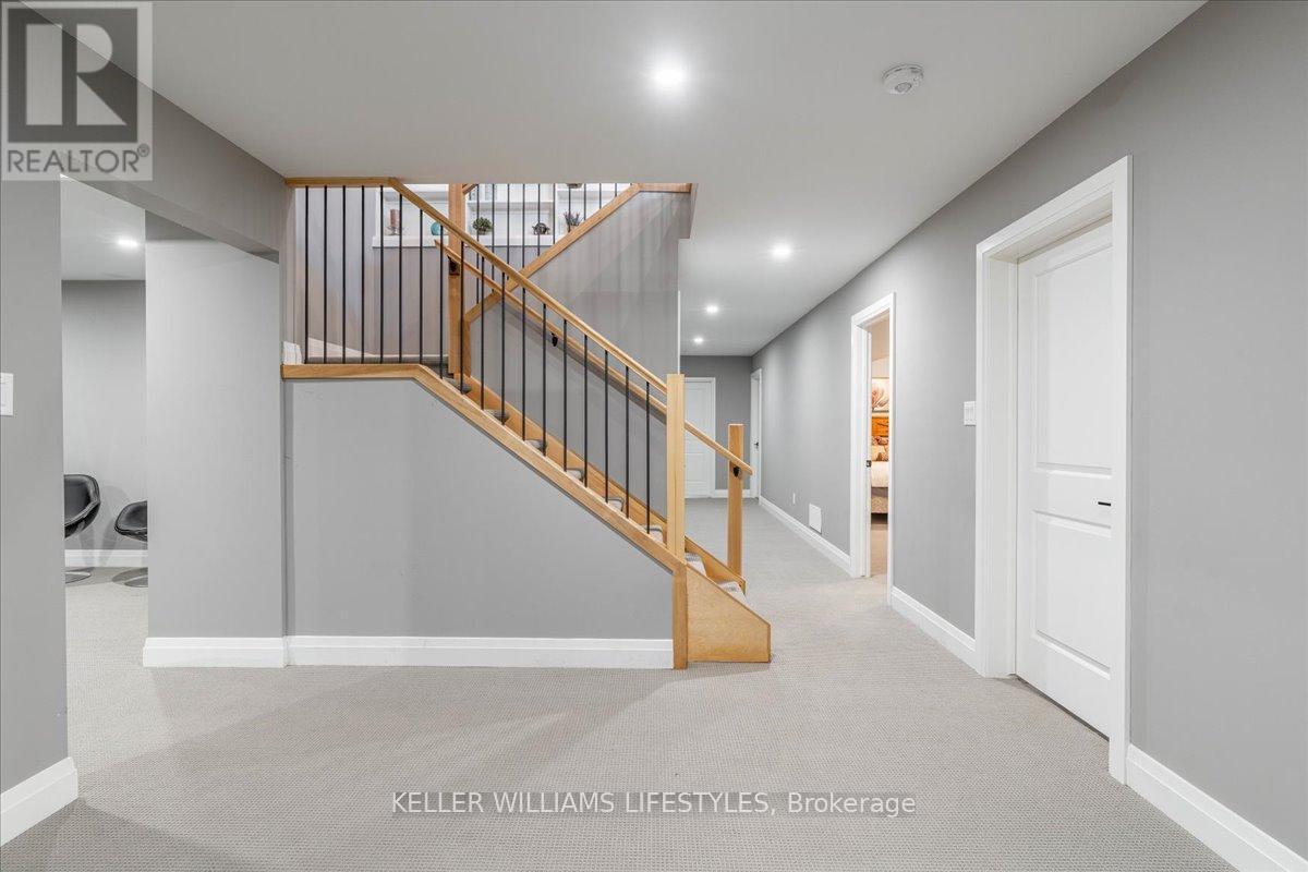 92 Queen Street, North Middlesex (Ailsa Craig), ON - Indoor Photo Showing Other Room