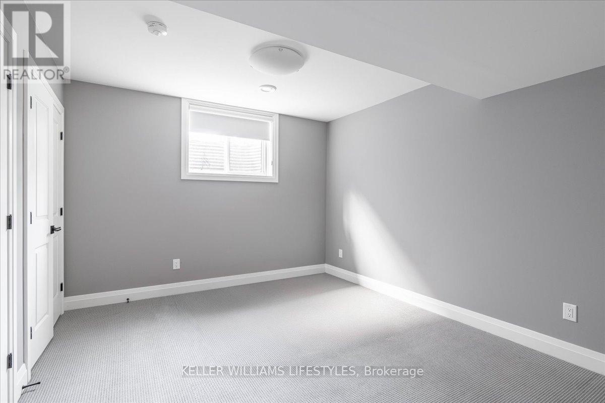 92 Queen Street, North Middlesex (Ailsa Craig), ON - Indoor Photo Showing Other Room