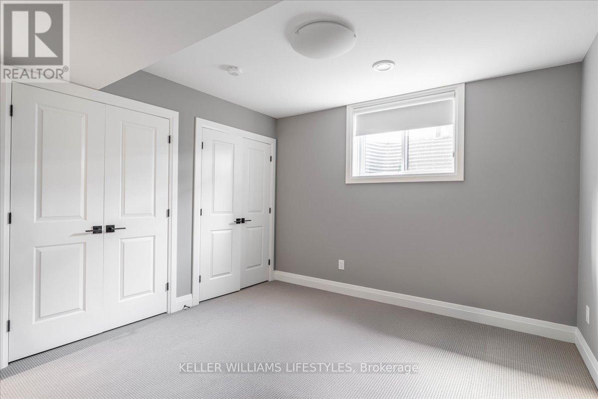 92 Queen Street, North Middlesex (Ailsa Craig), ON - Indoor Photo Showing Other Room