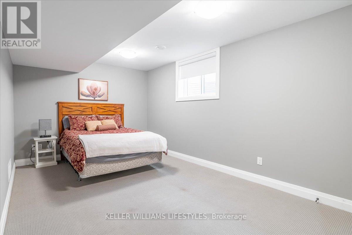 92 Queen Street, North Middlesex (Ailsa Craig), ON - Indoor Photo Showing Bedroom