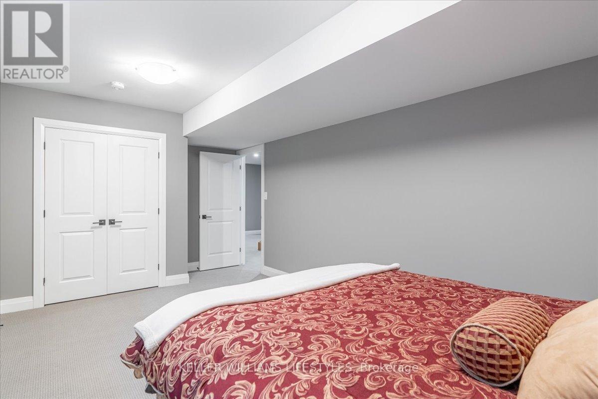 92 Queen Street, North Middlesex (Ailsa Craig), ON - Indoor Photo Showing Bedroom