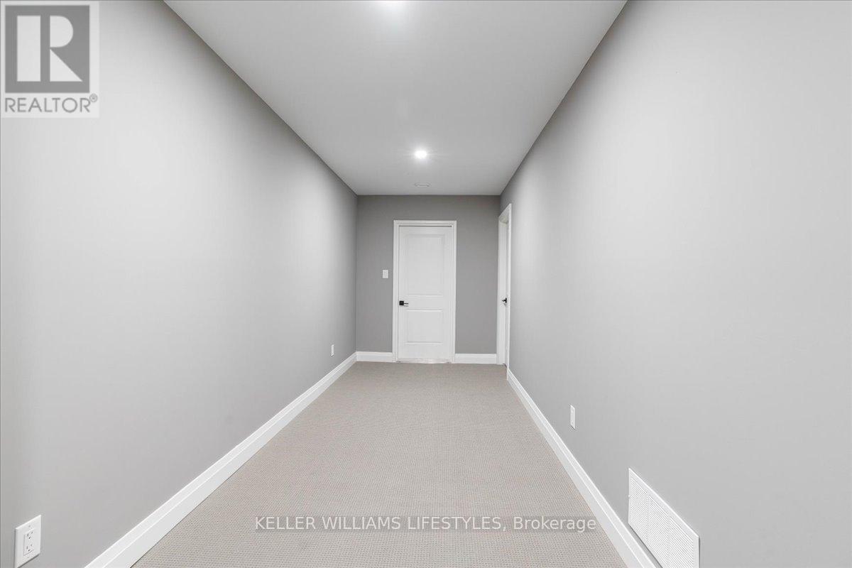92 Queen Street, North Middlesex (Ailsa Craig), ON - Indoor Photo Showing Other Room