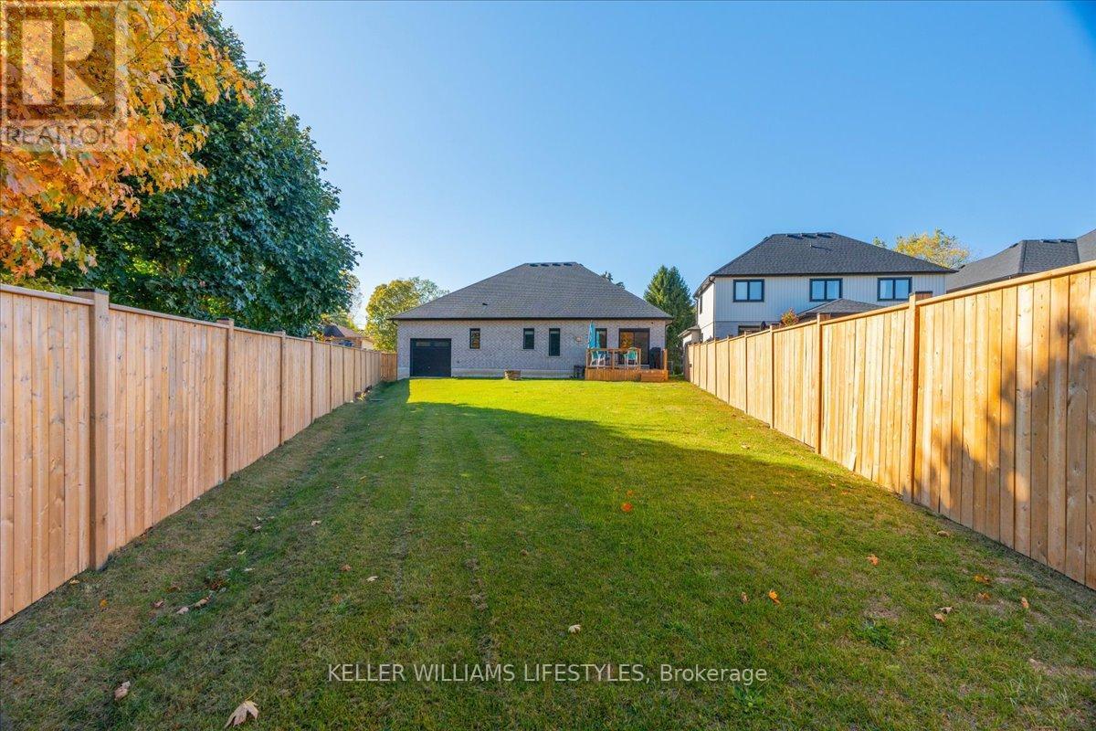 92 Queen Street, North Middlesex (Ailsa Craig), ON - Outdoor With Backyard