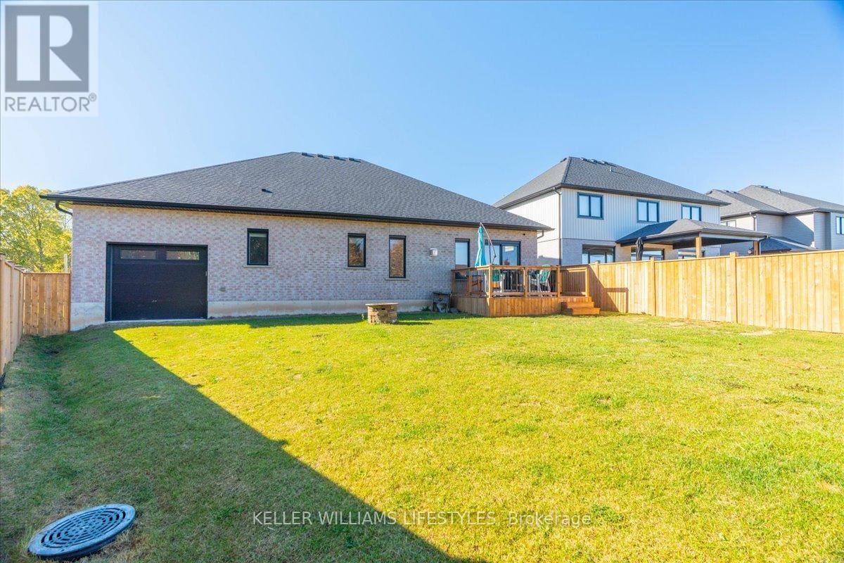 92 Queen Street, North Middlesex (Ailsa Craig), ON - Outdoor