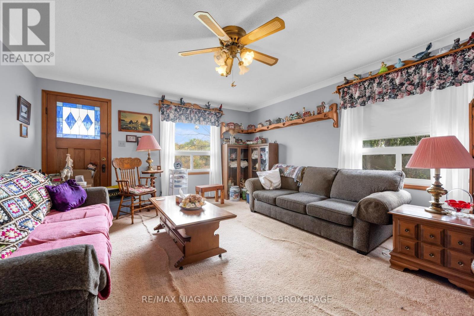 31 Matthews Road, Welland (Cooks Mills), ON - Indoor Photo Showing Living Room