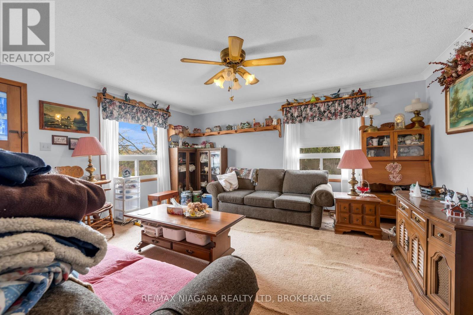 31 Matthews Road, Welland (Cooks Mills), ON - Indoor Photo Showing Living Room
