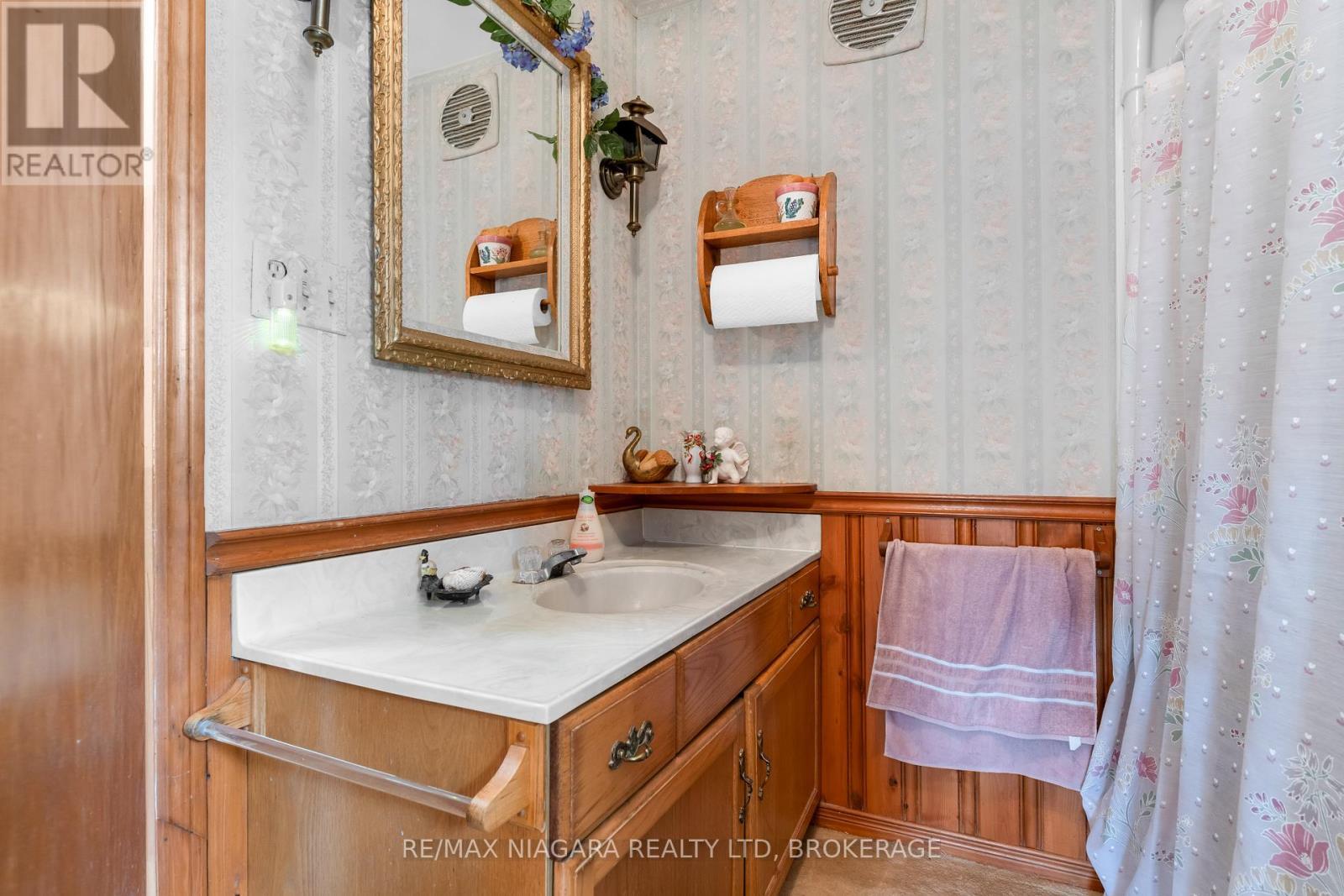 31 Matthews Road, Welland (Cooks Mills), ON - Indoor Photo Showing Bathroom