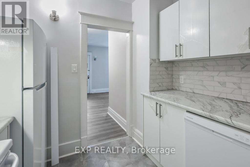 109 Balsam Avenue S, Hamilton, ON -