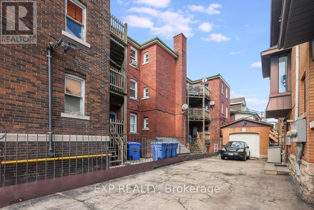 109 Balsam Avenue S, Hamilton, ON - Outdoor