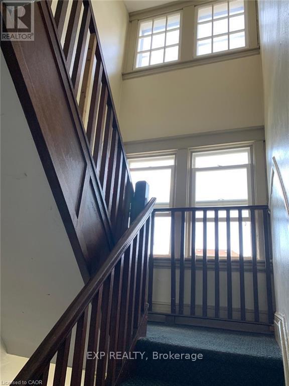 109 Balsam Avenue S, Hamilton, ON - Indoor Photo Showing Other Room