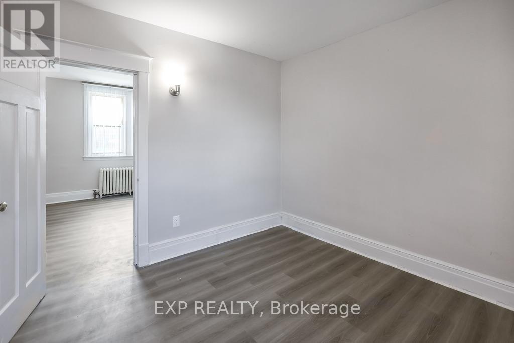 109 Balsam Avenue S, Hamilton, ON - Indoor Photo Showing Other Room
